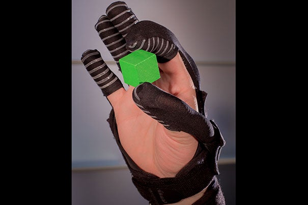 Miękka rękawica robotyczna może pomóc pacjentom cierpiącym na dystrofię mięśniową, stwardnienie zanikowe boczne, niepełne uszkodzenie rdzenia kręgowego lub inne upośledzenie ręki odzyskać niezależność i kontrolę nad środowiskiem.